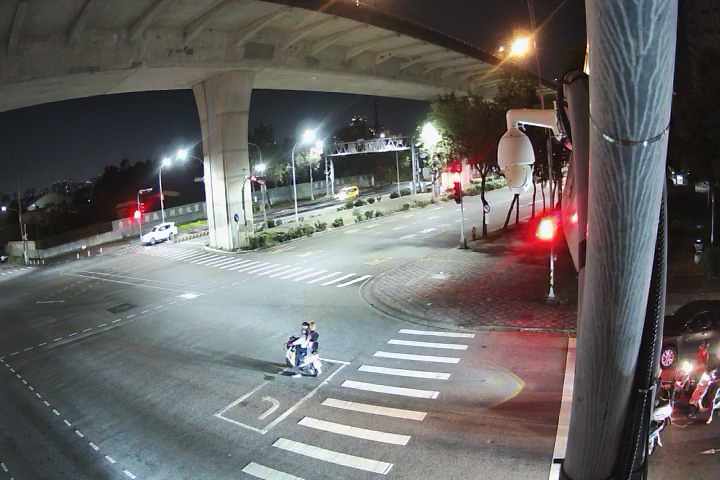 太原路/環中東路(右側車流往松竹路)