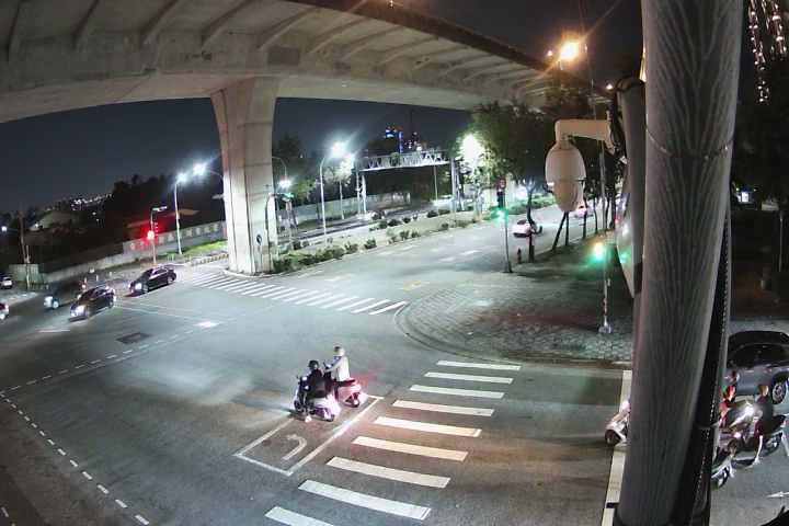 太原路/環中東路(右側車流往松竹路)