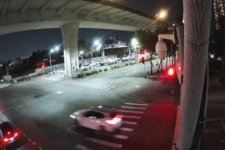 太原路/環中東路(右側車流往松竹路)