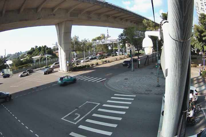 太原路/環中東路(右側車流往松竹路)