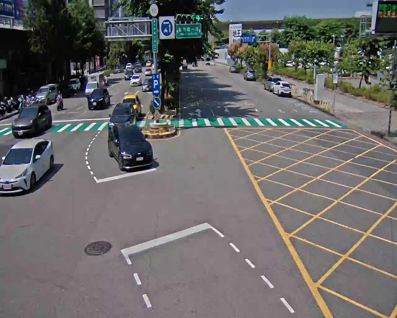 太原路/建和路 (右側車流往環中東路)