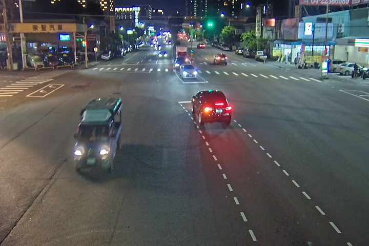 太原路/軍功路(右側車流往環中東路)