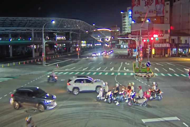 南京路/雙十路(右側車流往台中火車站)