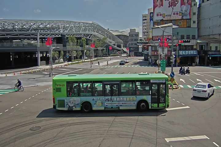 南京路/雙十路(右側車流往台中火車站)